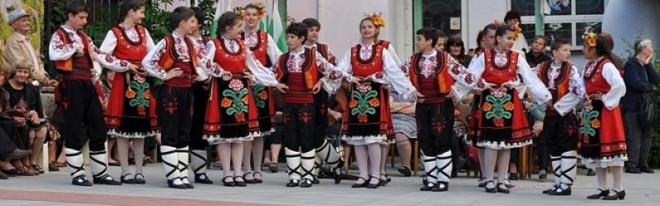 Фолклорен ансамбъл Чудесия - Стрелча 2013